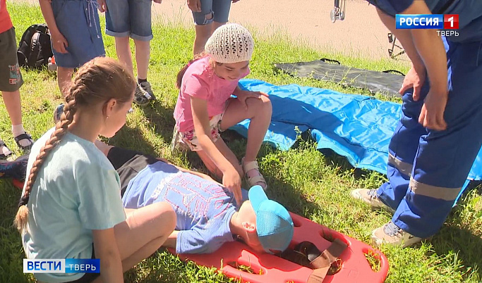 Тверских школьников учат оказывать первую медицинскую помощь