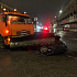 Ночью в Твери снегоуборочный КАМАЗ столкнулся с Mercedes