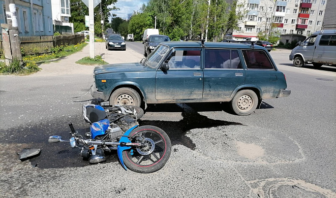 В Тверской области «ВАЗ» сбил двух женщин на мотоцикле
