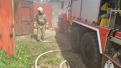 Огнеборцы потушили пожар в гараже в Тверской области