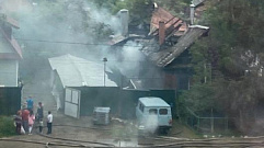 В Твери в Пролетарском районе загорелся жилой деревянный дом