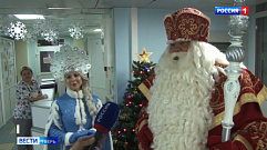 В Твери Дед Мороз и Снегурочка побывали в гостях у маленьких пациентов ДОКБ