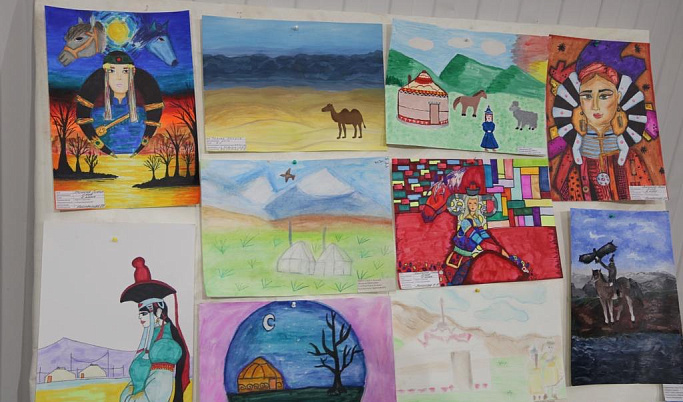 В университете Монголии открылась выставка с рисунками детей из Тверской области
