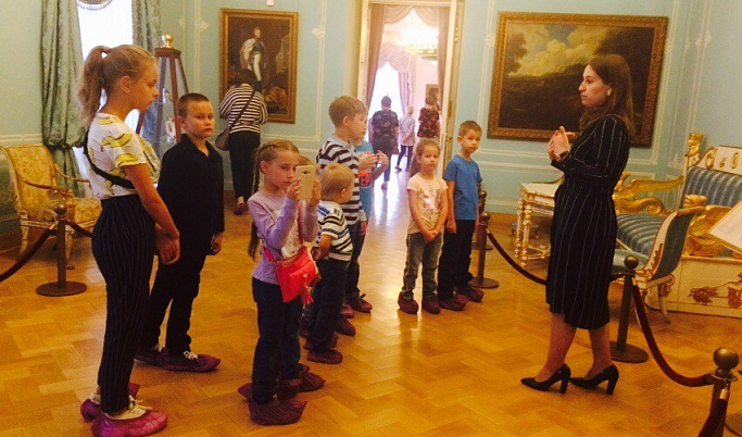 В Тверской области для школьников устроили акцию «Лето во дворце»