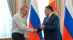 Игорь Руденя наградил медиков за спасение пострадавших на пожаре в НИИ