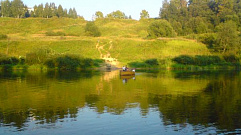 В Тверской области нашли дрейфующую лодку с рюкзаком внутри