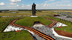 До конца лета на Ржевском мемориале будут разворачивать самую большую георгиевскую ленту