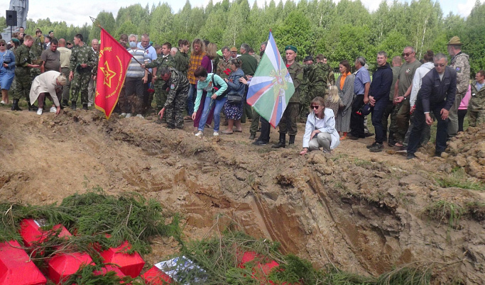 Останки 203 красноармейцев захоронили в Тверской области