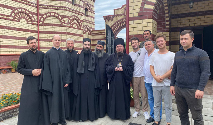 Тверской монастырь посетили паломники из Греции