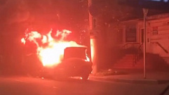 В Заволжском районе Твери на дороге сгорел автомобиль | Видео