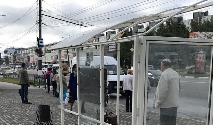 Тверские вандалы похитили стекла с остановок в Пролетарском районе