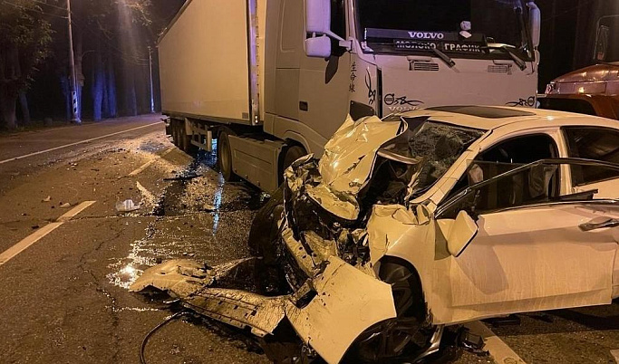 В Тверской области в аварии с грузовиком погиб человек