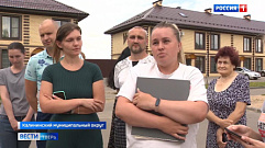 Жители деревни в Тверской области жалуются на зловонный запах из канализации 