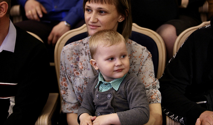 Более 50 мер поддержки семей с детьми реализуют в Тверской области