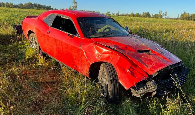 Dodge Challenger разбился в Тверской области