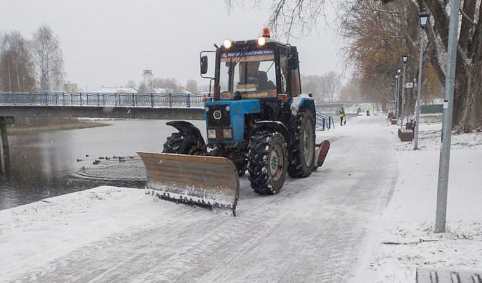 Региональные дороги Тверской области от снега чистят порядка 100 единиц спецтехники