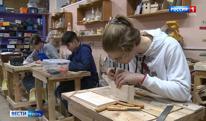 В Тверском Дворце детей и молодежи возрождают старинный промысел деревянного зодчества 