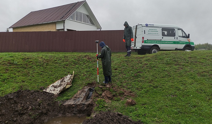 Канализацию сливали в водоохранную зону реки Буянка в Кимрском округе