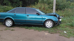 В Тверской области автомобиль Audi протаранил фонарный столб
