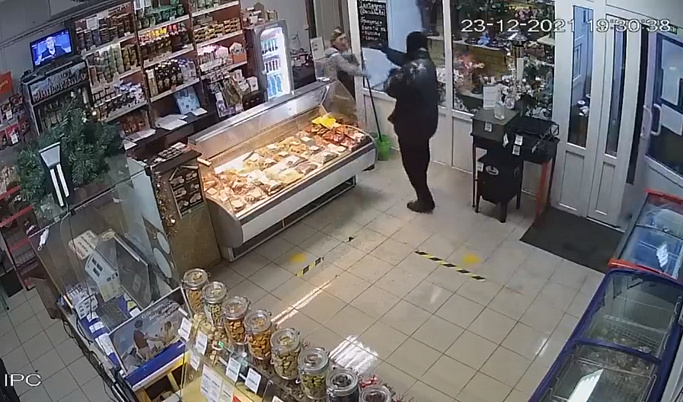В Твери разыскивают грабителя магазинов в Мигалово