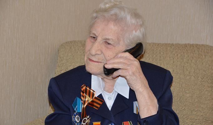 Игорь Руденя поздравил ветерана Марию Сидорову с 99-летием
