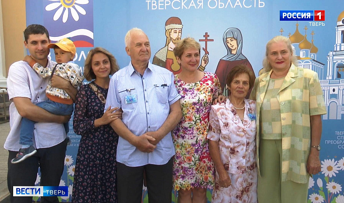 51 семейную пару Тверской области наградили за любовь и верность