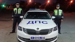 В Тверской области автоинспекторы помогли водителю, у которого закончилось топливо