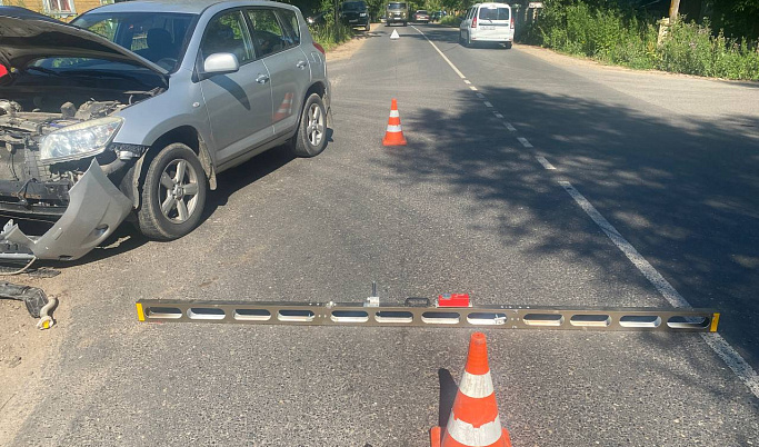 На перекрестке в Тверской области столкнулись три авто