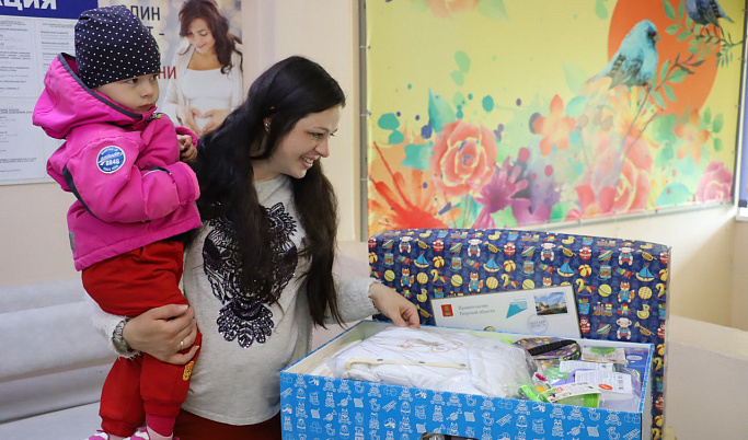 С начала 2022 года семьи Тверской области получили более 4,6 тысяч подарков для новорожденных