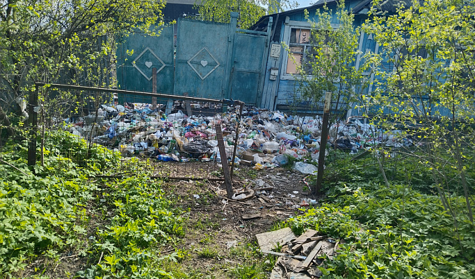 Несанкционированную свалку коммунальных отходов обнаружили в Твери