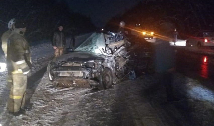 На трассе М-9 в Тверской области в ДТП погиб водитель легковушки