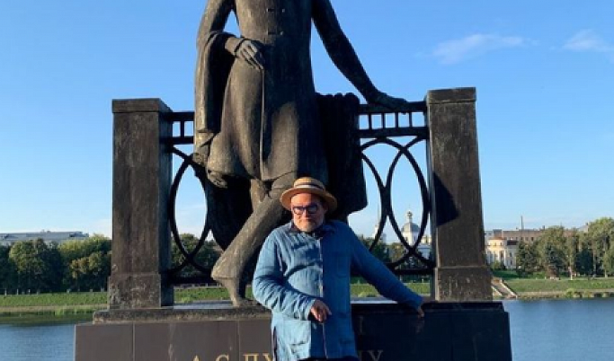 Историк моды Александр Васильев рассказал, как позировал для тверского памятника Пушкину