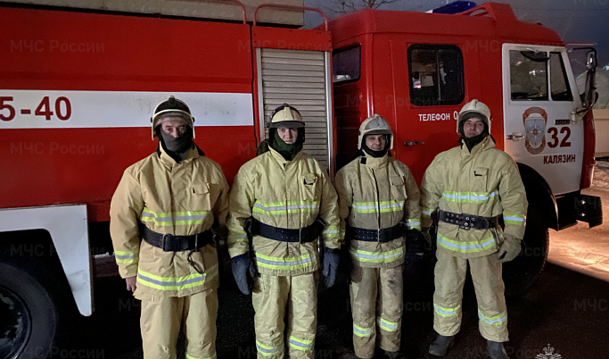 В Тверской области пожарные спасли из огня двух человек