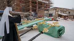 Митрополит Амвросий освятил накупольные кресты Спасо-Преображенского собора в Тверской области