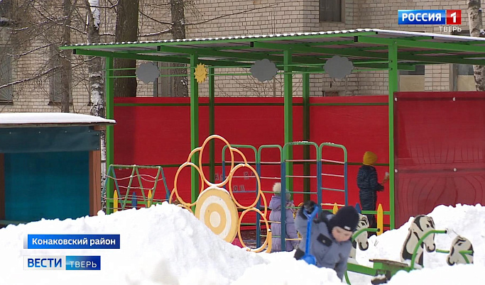 В детских садах Тверской области устанавливают современные теневые навесы