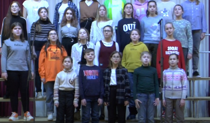 Студенты тверской музыкальной школы исполнили «Севастопольский вальс»