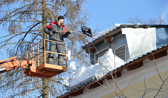В Твери увеличили штраф за некачественную уборку снега и надели с кровель и фасадов зданий