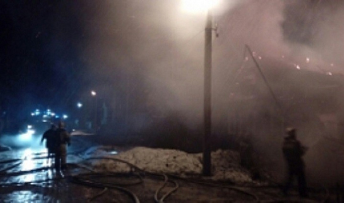 Двое мужчин погибли на пожаре в Торжке