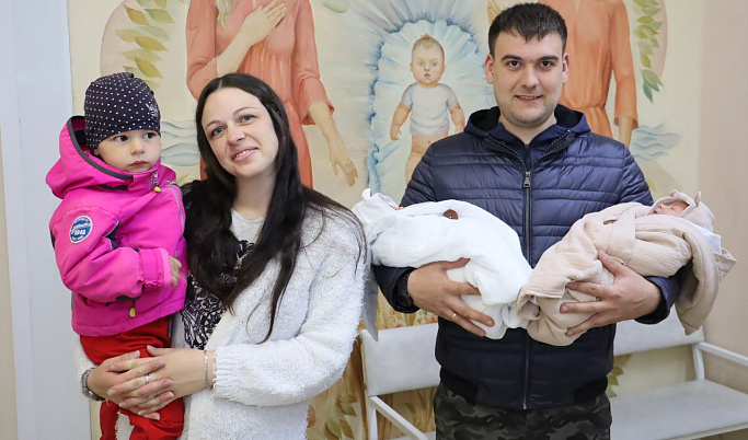 С начала 2022 года семьи Тверской области получили почти 6 тысяч подарков для новорожденных