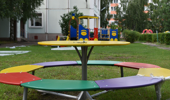 В детском саду Твери устанавливают новый игровой комплекс