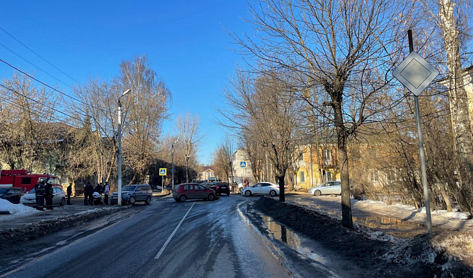 В ДТП на улице Мусоргского в Твери пострадали два человека