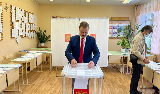 Депутат Госдумы проголосовал на участке в Тверской области