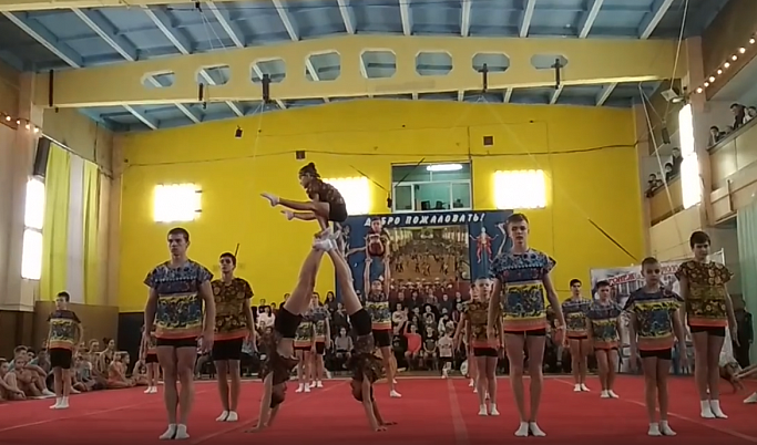Тверские акробаты поднялись на пьедестал почета соревнований ЦФО России