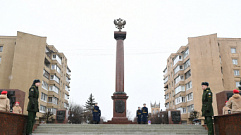 Губернатор Игорь Руденя в День защитника Отечества возложил цветы к стеле «Город воинской славы» в Твери