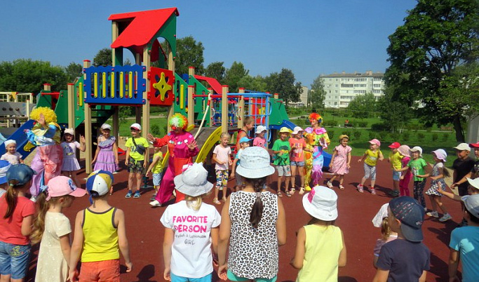 В детских садах Тверской области обновляют игровые комплексы