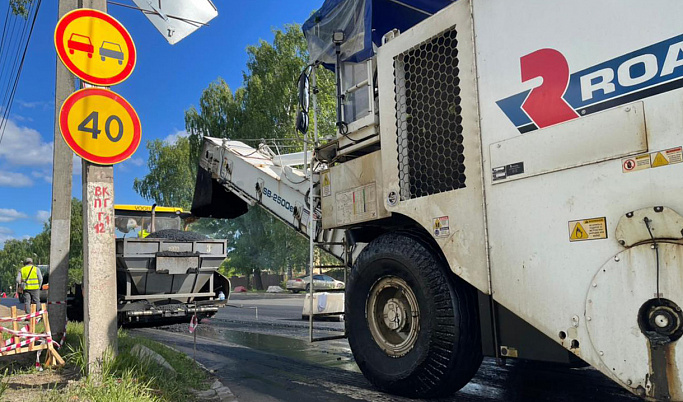 Дороги в Центральном и Заволжском районе Твери ремонтники приводят в порядок  