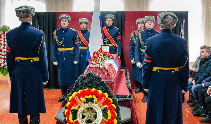 В Бежецке простились с погибшим на Украине Алексеем Бардиным