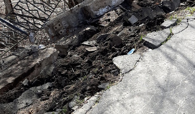В Твери на набережной Афанасия Никитина рухнул тротуар