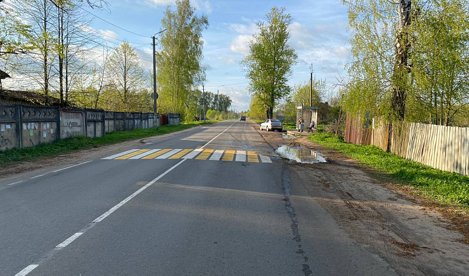 В Тверской области двое несовершеннолетних попали под колеса автомобиля