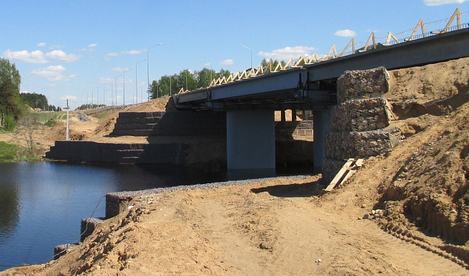 В Конаковском районе строят мост через реку Дойбица 